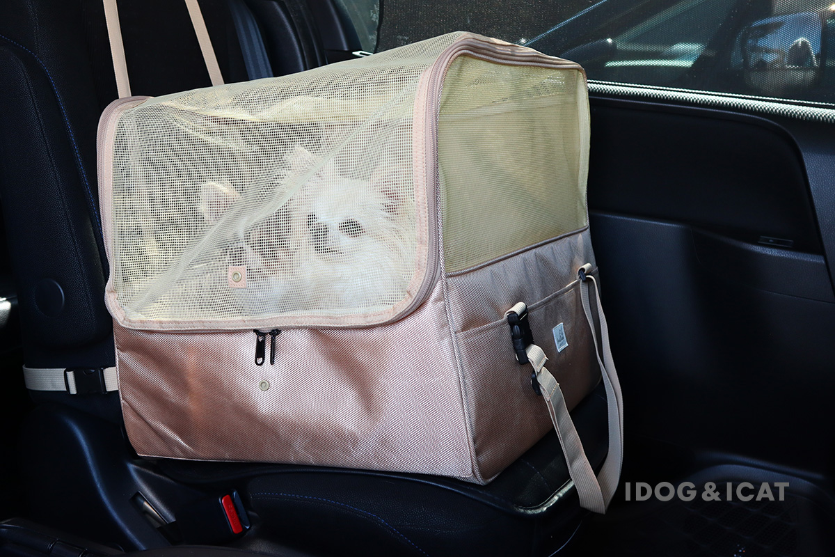 IDOG&ICATより、ペットとの車でのお出かけにぴったりな車内設置用